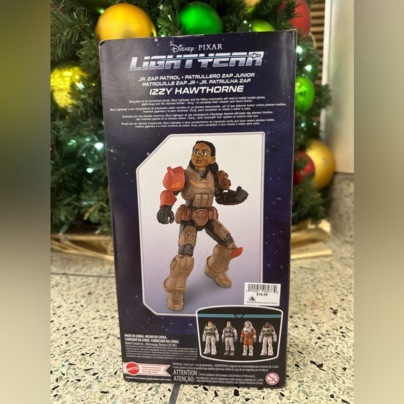 Disney Lightyear Izzy Hawthorne Deluxe Posability JR. Zap Patrol Action Figure - Picture 2 of 4